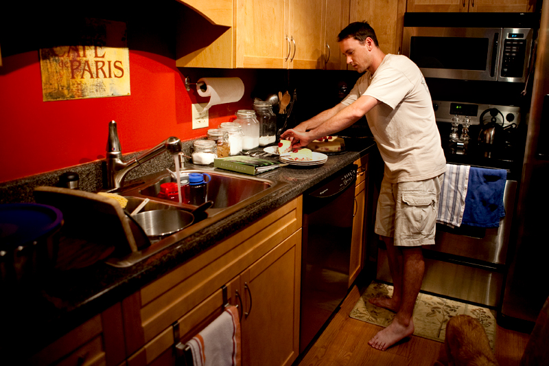 Remington slicing up a cheesecake.