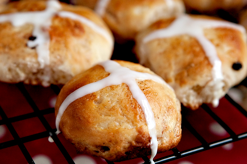 How to make Hot Cross Buns