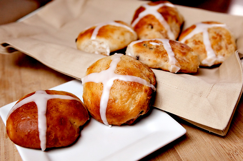 How to make Hot Cross Buns