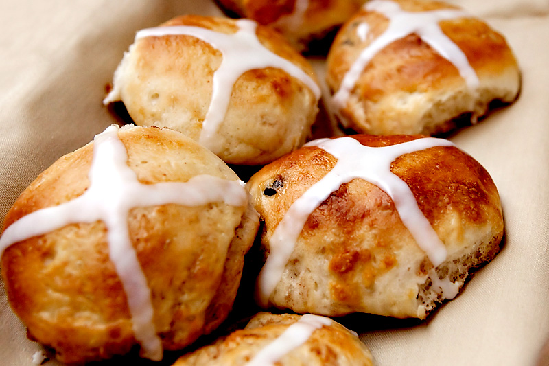 How to make Hot Cross Buns