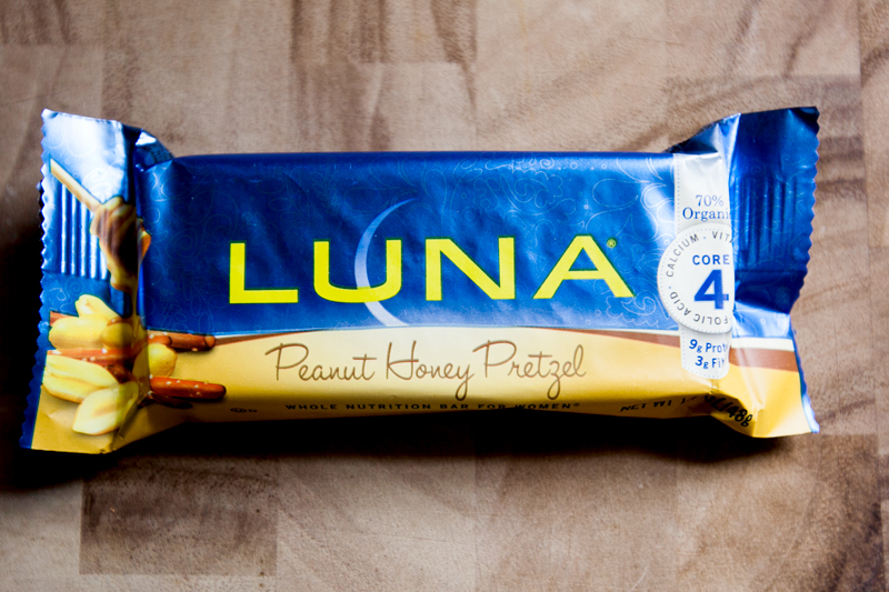 luna-bar-review-peanut-honey-pretzel-01