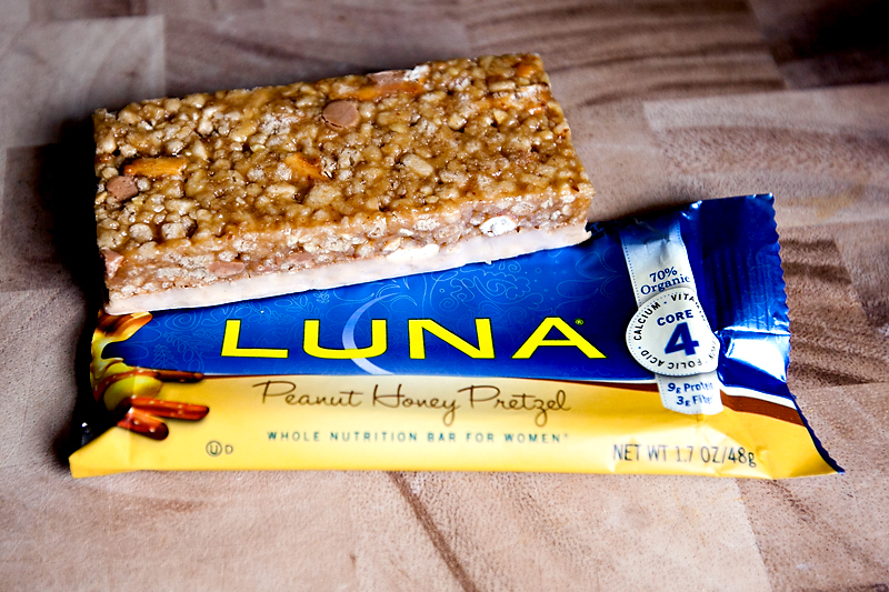 luna-bar-review-peanut-honey-pretzel-02