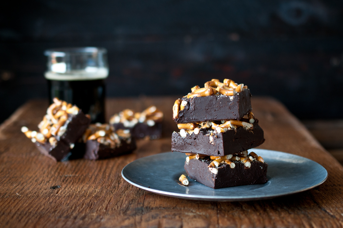 chocolate-stout-truffle-fudge-with-pretzels