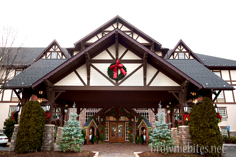 inn-at-christmas-place-02