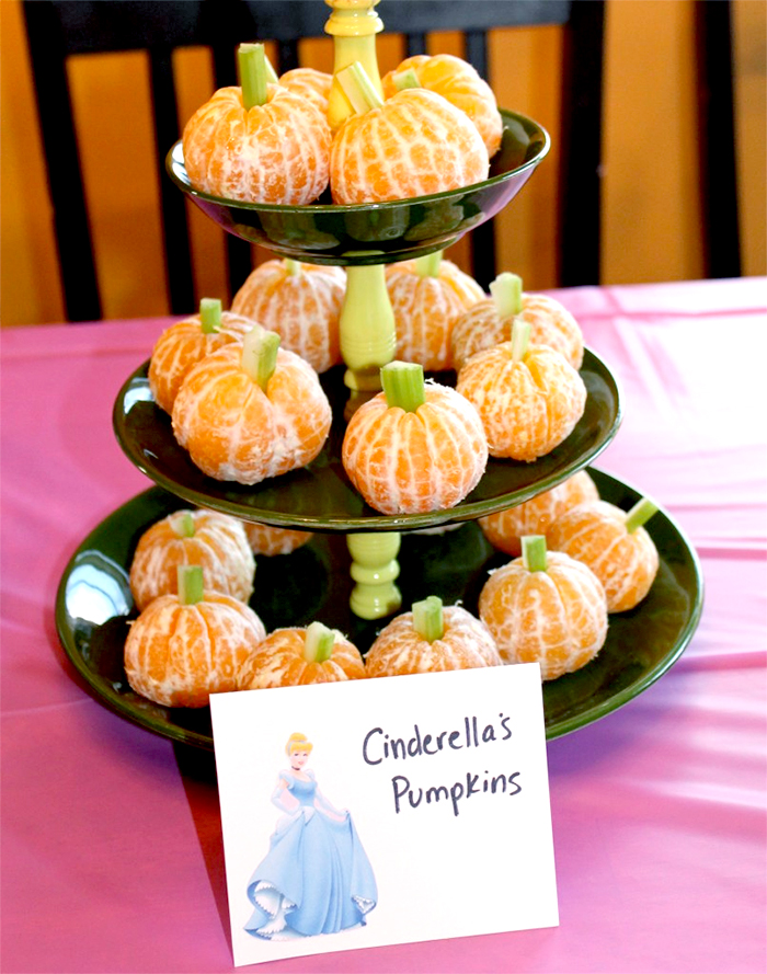 Hitta sätt att integrera tilltugg i festtemat. Rupunzel Party Food : Disney Princess Party Food Ideas Brownie Bites Blog