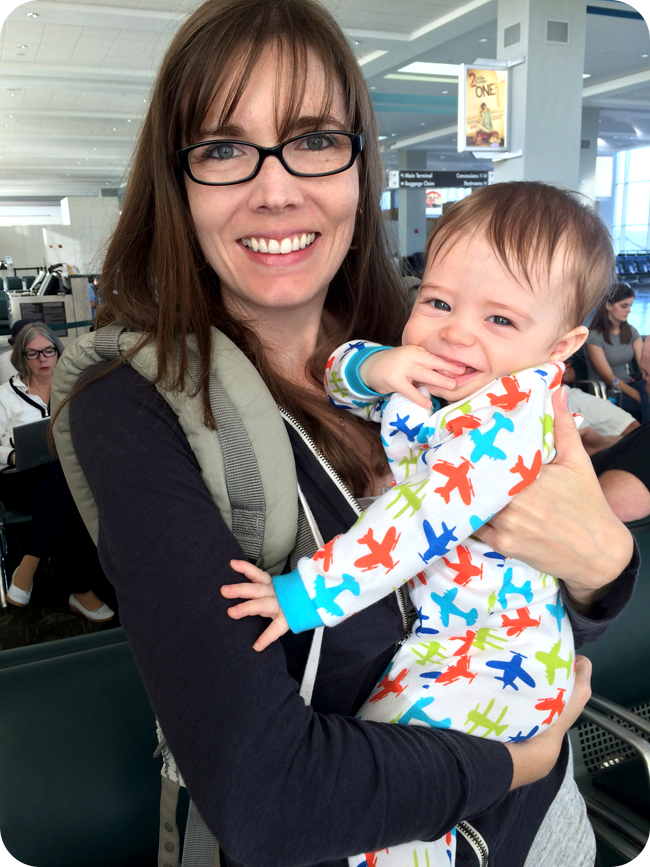 mom-and-baby-before-getting-on-a-flight