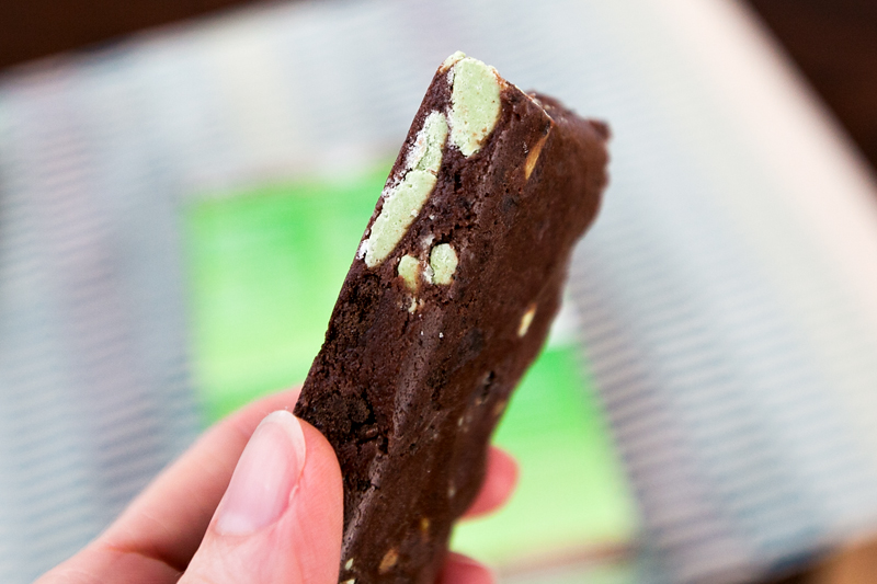 new-quest-bar-mint-chocolate-chunk-review-04