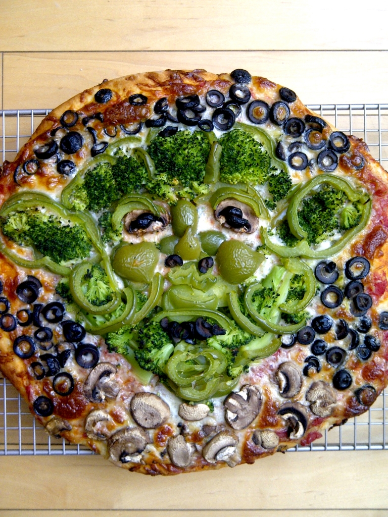 Food inspired by Star Wars - how to make a Yoda Pizza (Darth Vader, too!)