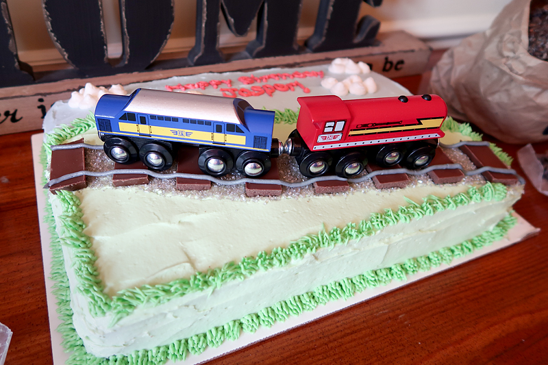 Wilton deals train cake
