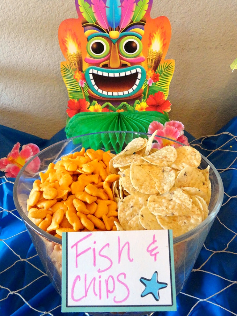 Moana Party Ideas! The only list you need for Moana party food ideas, because I know all of your little ones are begging for a Moana theme party this year! Find Moana cupcakes, Moana cookies, Moana snacks, Moana appetizers... all things MOANA!!