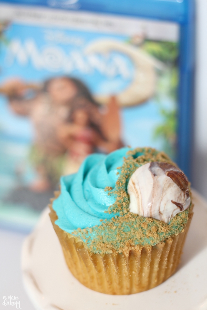 Moana Party Ideas! The only list you need for Moana party food ideas, because I know all of your little ones are begging for a Moana theme party this year! Find Moana cupcakes, Moana cookies, Moana snacks, Moana appetizers... all things MOANA!!