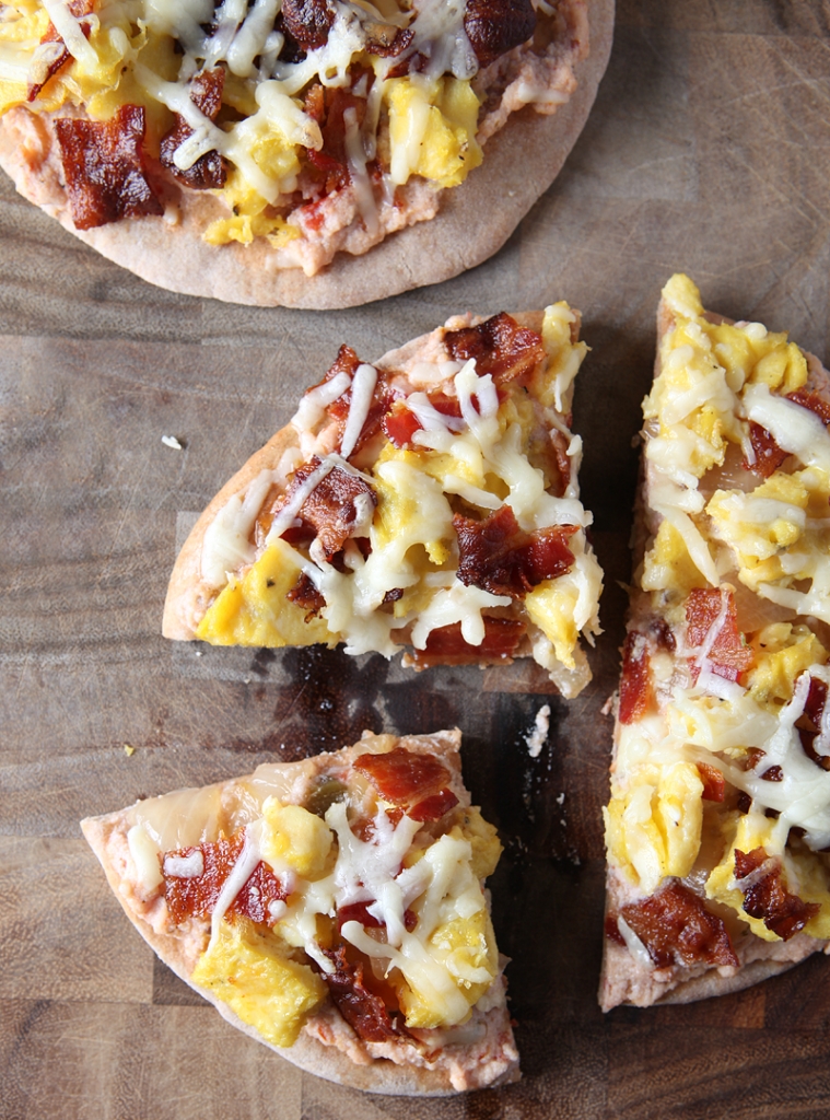 Easy Breakfast Pita Pizzas