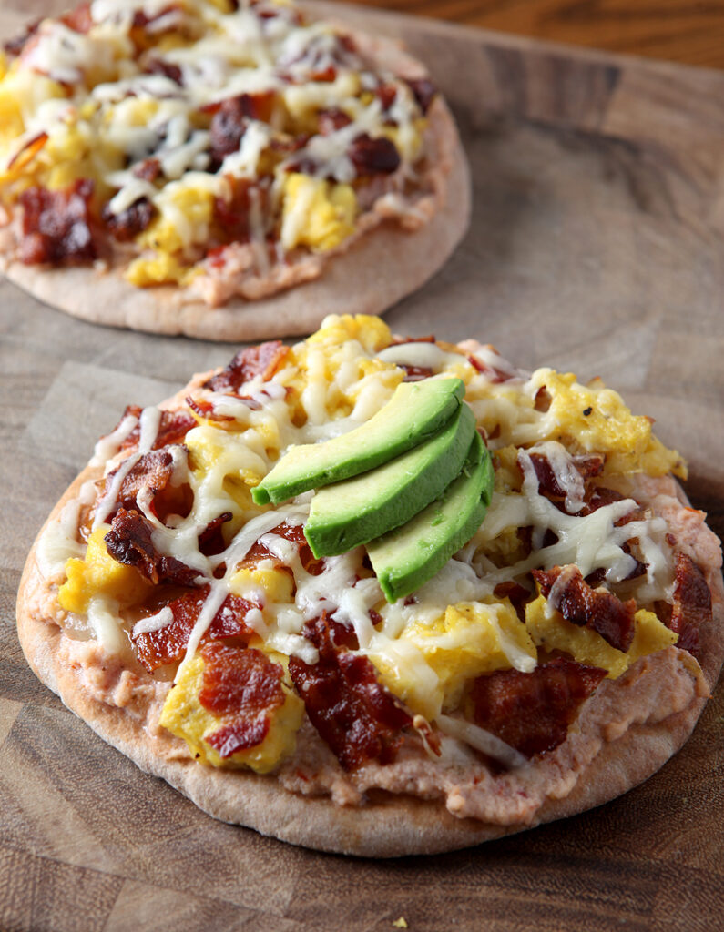 Easy Breakfast Pita Pizzas