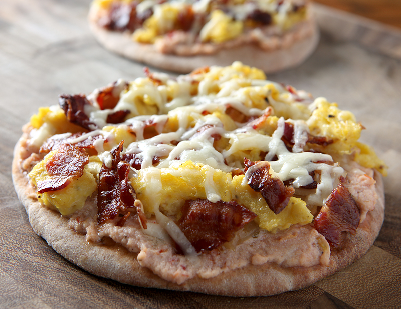 Easy Breakfast Pita Pizzas