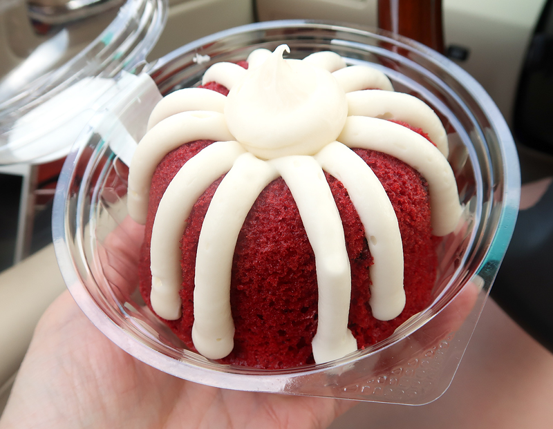 free-bundtlet-nothing-bundt-cakes-on-birthday-01