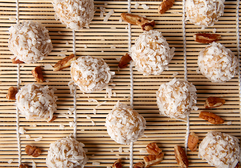 Orange Coconut Snowballs - this classic old-fashioned cookie recipe that's sweet and citrusy and so easy to make!