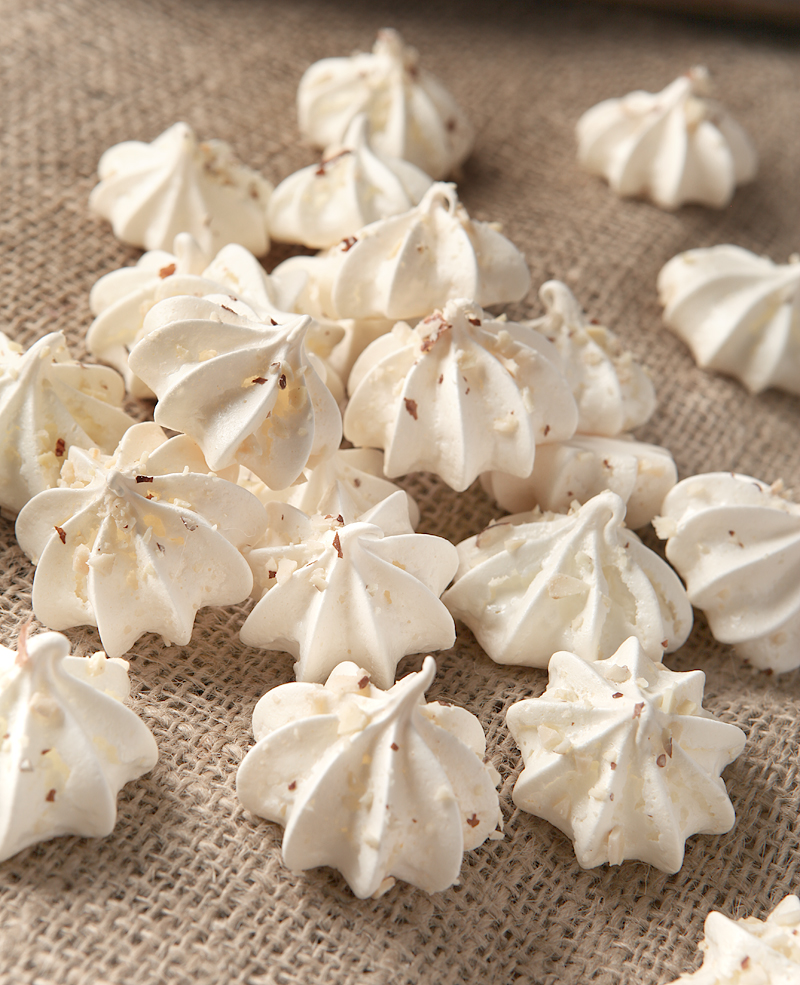 How to make perfectly crispy double almond meringue cookies, a low calorie cookie recipe at only 15 calories each!