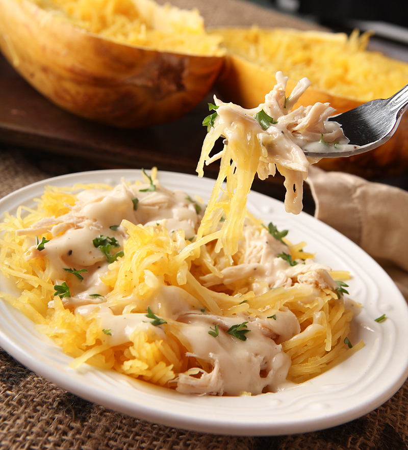 Low calorie spaghetti squash chicken alfredo - a great alternative to higher calorie alfredo pasta, and how to cook perfect al dente spaghetti squash that is not watery!