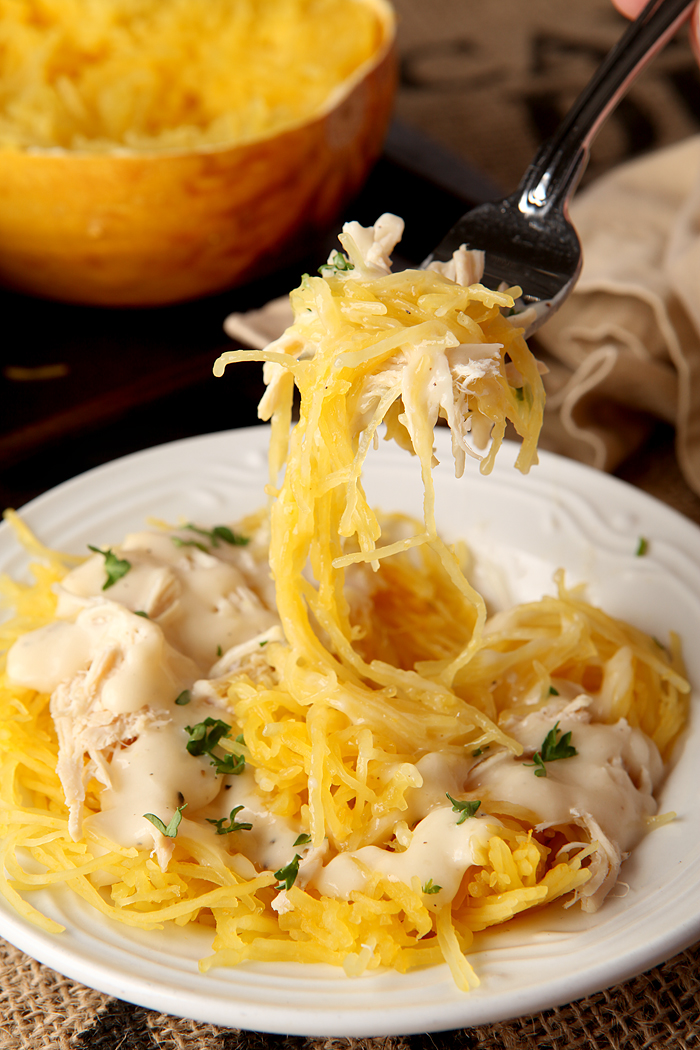 Low calorie spaghetti squash chicken alfredo - a great alternative to higher calorie alfredo pasta, and how to cook perfect al dente spaghetti squash that is not watery!