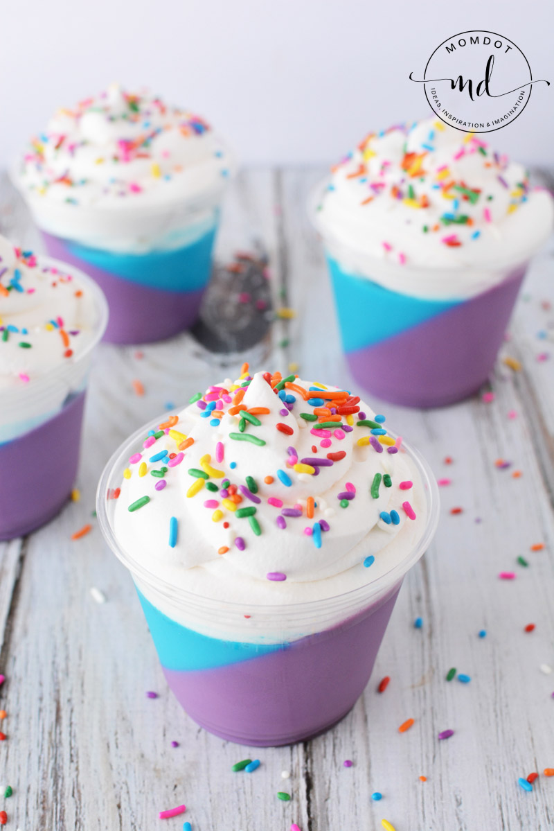 Unicorn party food ideas! A huge round up of recipes and unicorn DIY party ideas for all kinds of treats! Unicorn popcorn, unicorn cookies, unicorn fudge, unicorn cupcakes, unicorn cake, unicorn treats, and so much more!