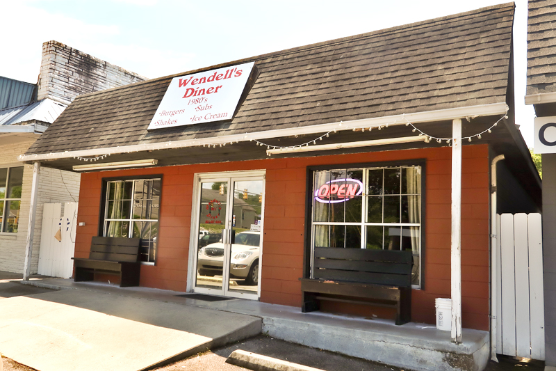 Wendell's diner, 80s theme, harriman tennessee