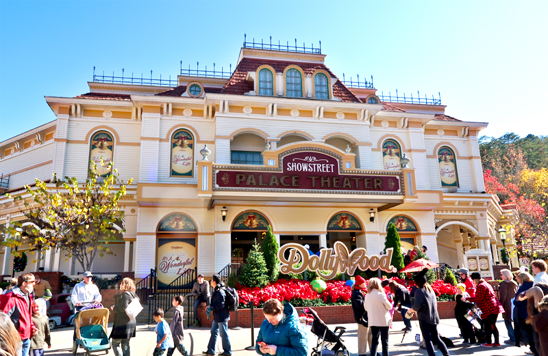 Tips for Visiting Dollywood During Christmas