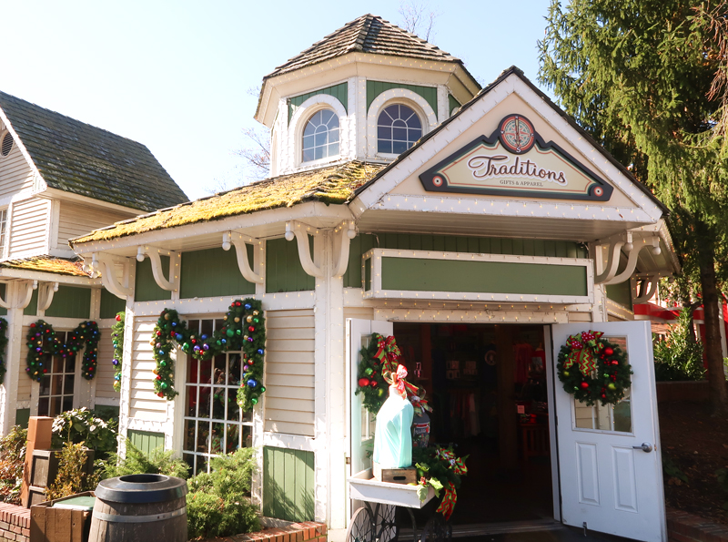 Tips for Visiting Dollywood During Christmas