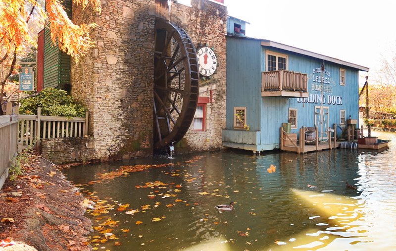 Tips for Visiting Dollywood During Christmas