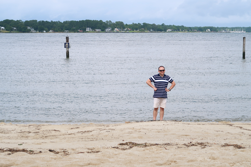 Yorktown Pub Review and playing in the sand at the river!