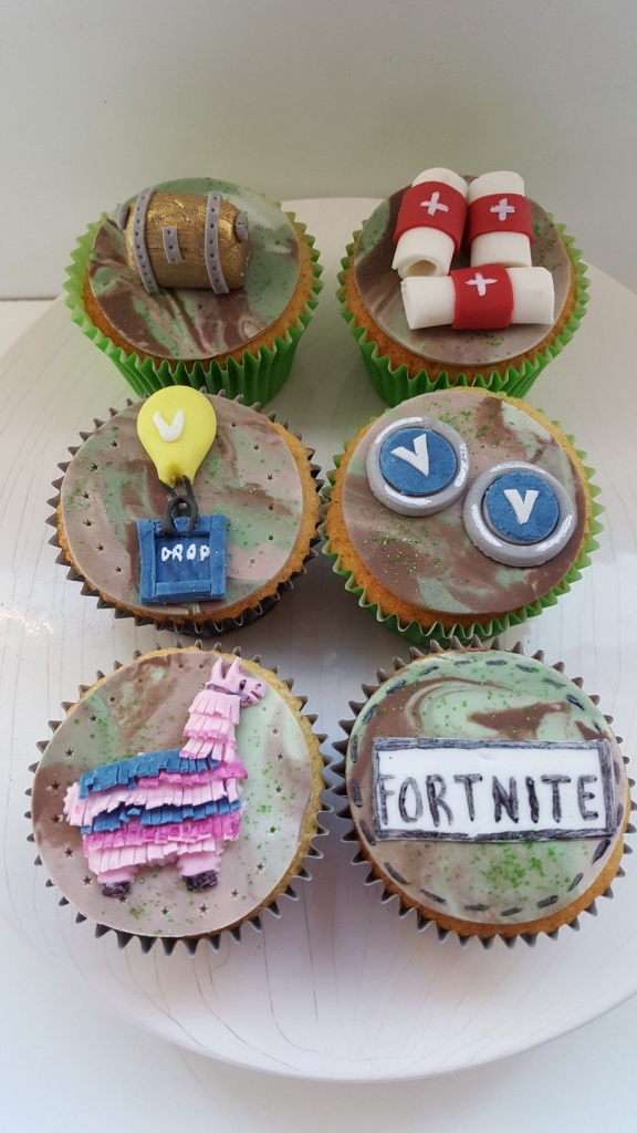 Fortnite party food ideas! Want to get some ideas for some treats to serve at a Fortnite birthday party? This is the list for you! Fortnite burgers, Fortnite med packs, Fortnite cupcakes, Fortnite cookies, Fortnite supply drops, and more!