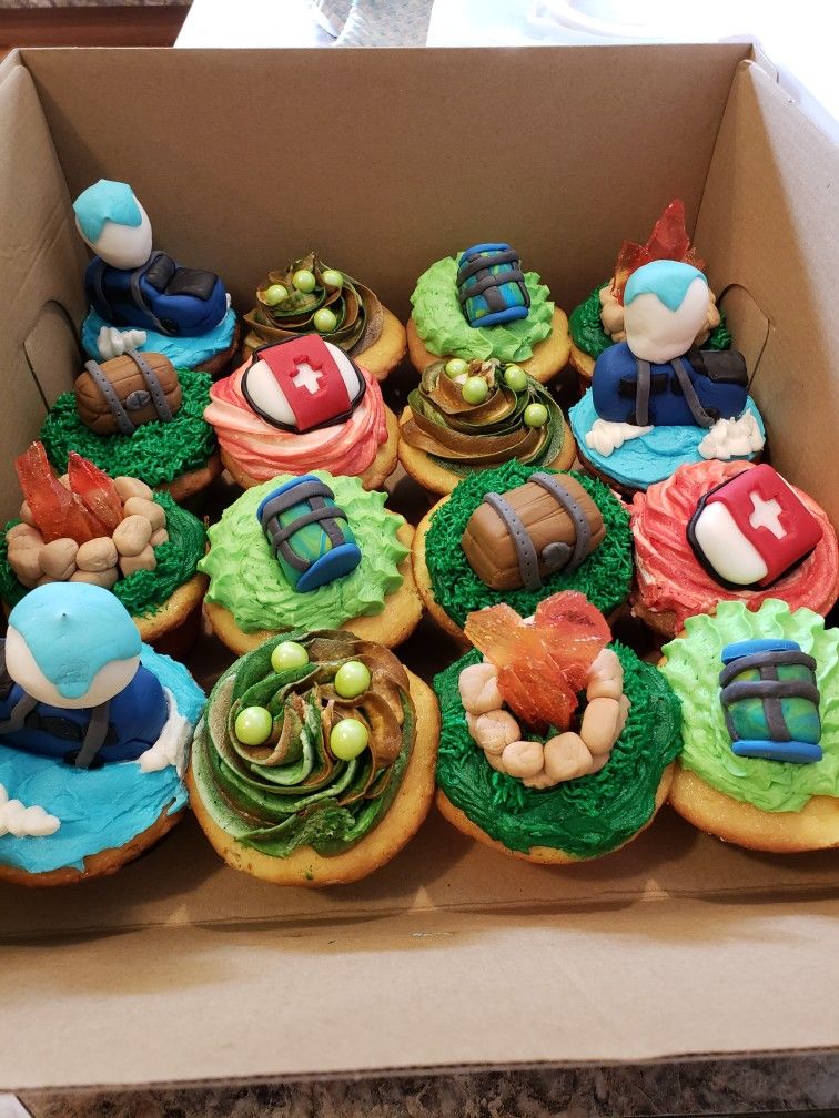 Fortnite party food ideas! Want to get some ideas for some treats to serve at a Fortnite birthday party? This is the list for you! Fortnite burgers, Fortnite med packs, Fortnite cupcakes, Fortnite cookies, Fortnite supply drops, and more!