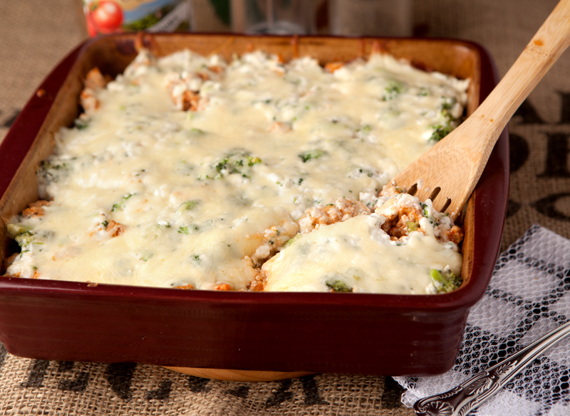 Looking for a pasta substitute for your favorite lasagna dish during a low carb diet? This delicious yet simple spaghetti squash lasagna bake keeps the carbs low and the flavor and protein high!