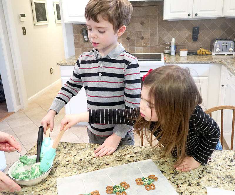 Gramma in a box subscription box review - March St. Patrick's Day Treats