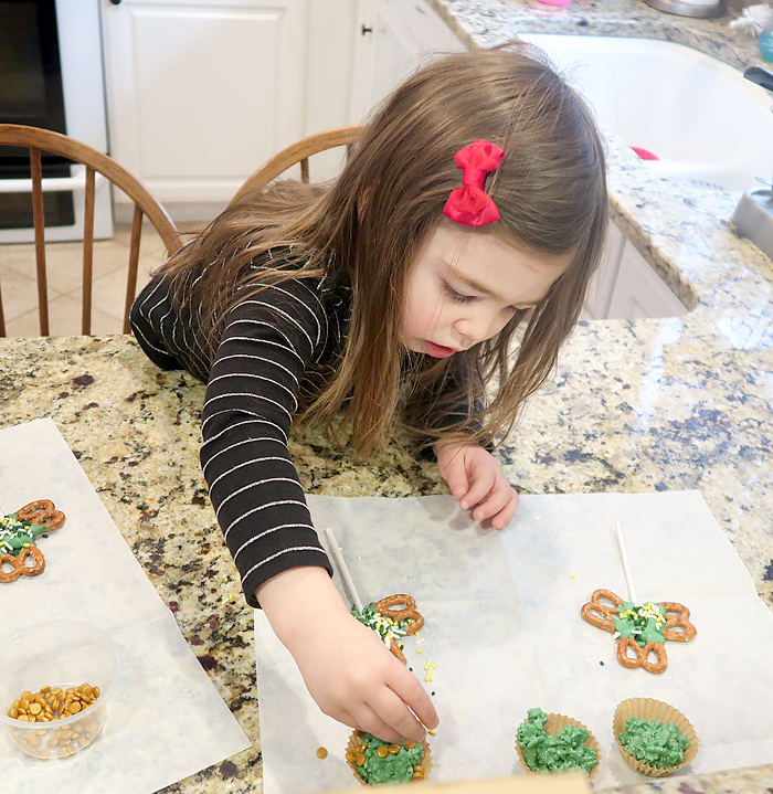 Gramma in a box subscription box review - March St. Patrick's Day Treats