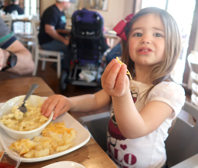 Front Porch Cafe Review | Lunch at Dollywood