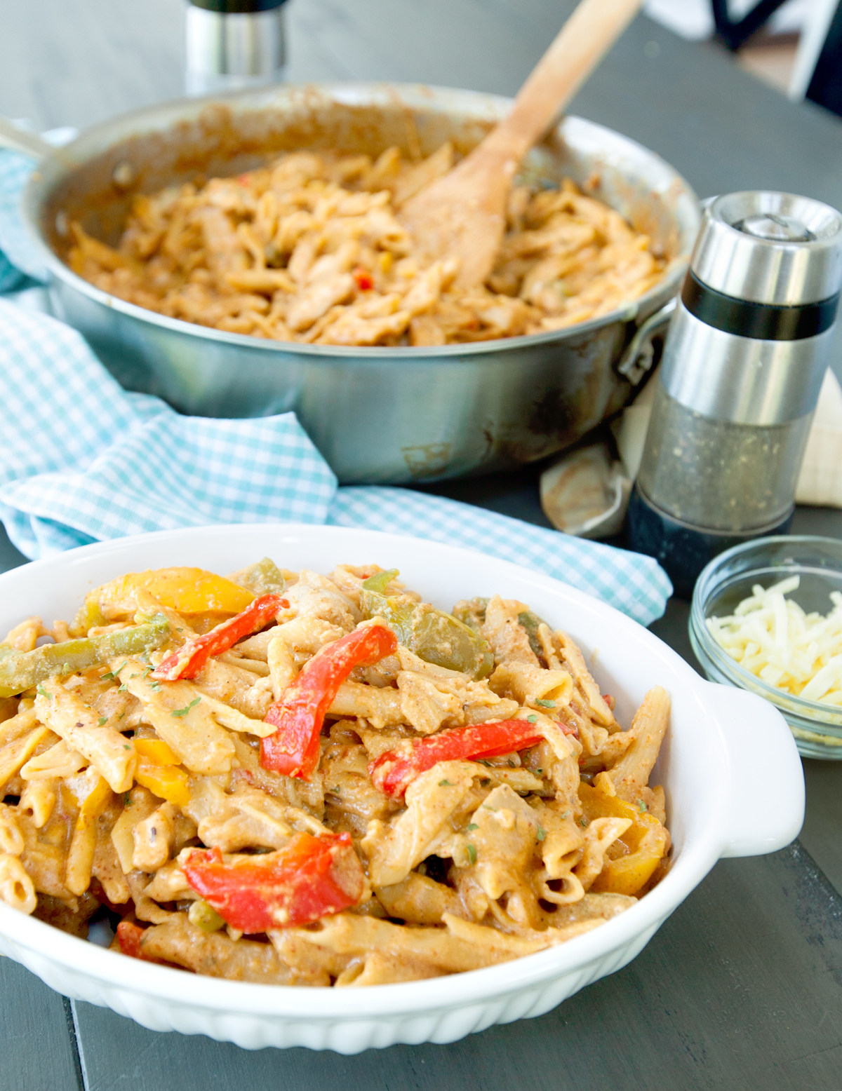 chicken fajita pasta in a serving dish